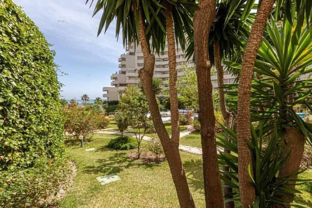 797 Holiday Rentals- Precioso Piso Con Vistas Al Jardin En Benalbeach 베날마데나코스타 외부 사진
